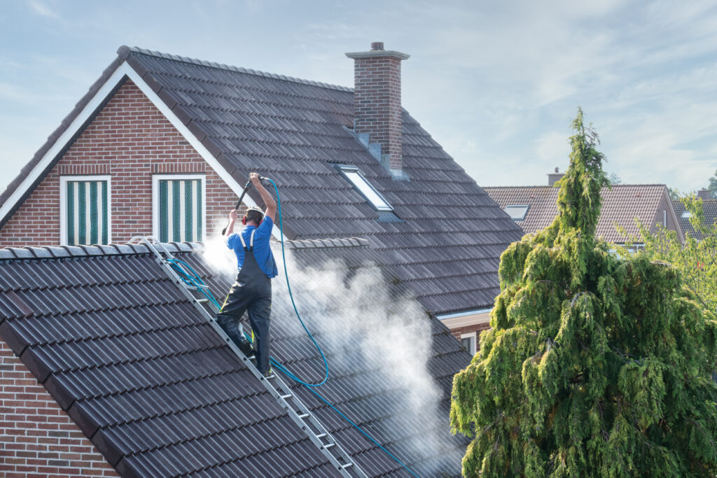 Hiring Experienced Roof Cleaning
